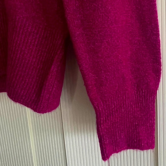 CeCe Crewneck Sweater NWOT - Picture 3 of 4